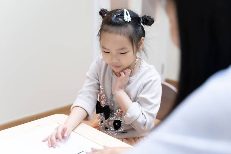 Practicing phonics at Modulo Kids